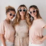 Rekvizity a okuliare na rozlúčku so slobodou