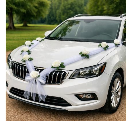 Dekorácia na svadobné auto s umelými kvetmi