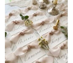 Svadobné menovky na stôl so stuhou