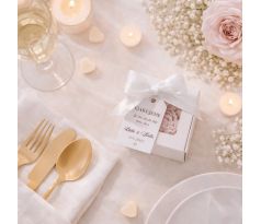 Darček pre svadobných hostí - sviečka pivonka v krabičke