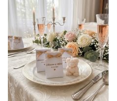 Darček pre svadobných hostí - sviečka macko v papierovom balení